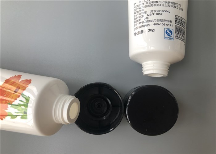 30g White Hand Cream Tube Packaging Chamomile Offset Glossy Printing With Flip Top Cap